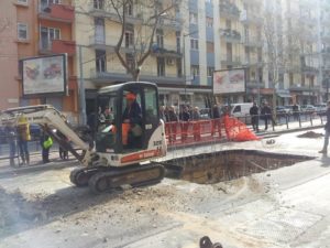 Voragine in viale Unità d'Italia (BA)