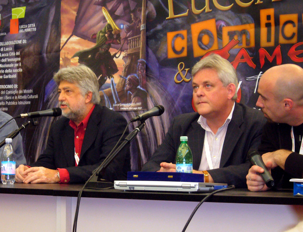 Lucca 2007: Joe Dever alla sinistra di Giulio Lughi, storico direttore della collana Librogame.